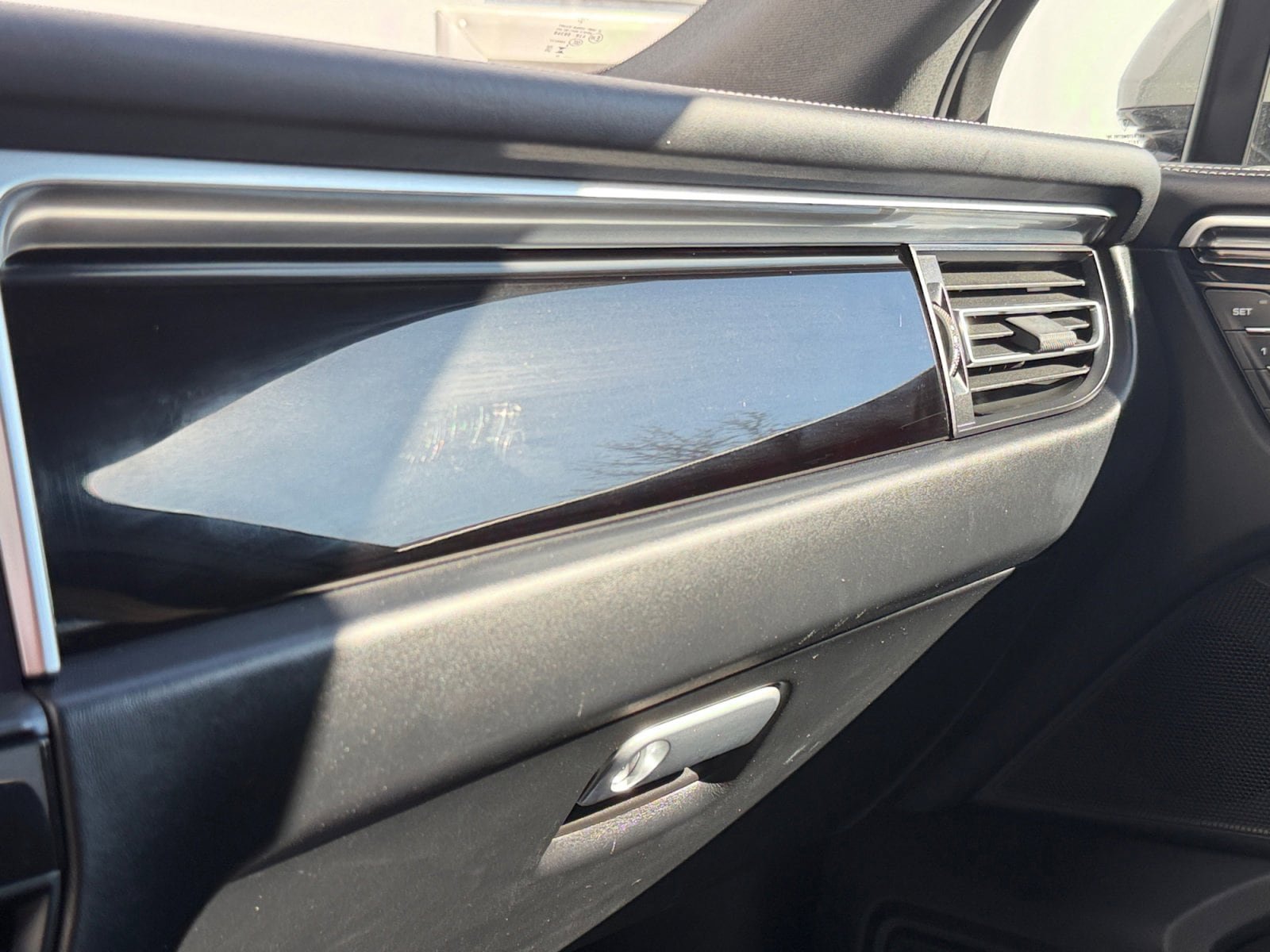 Certified 2023 Porsche Macan S image 36