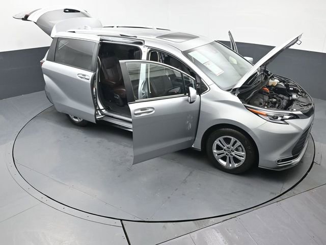 Certified 2023 Toyota Sienna Platinum image 59