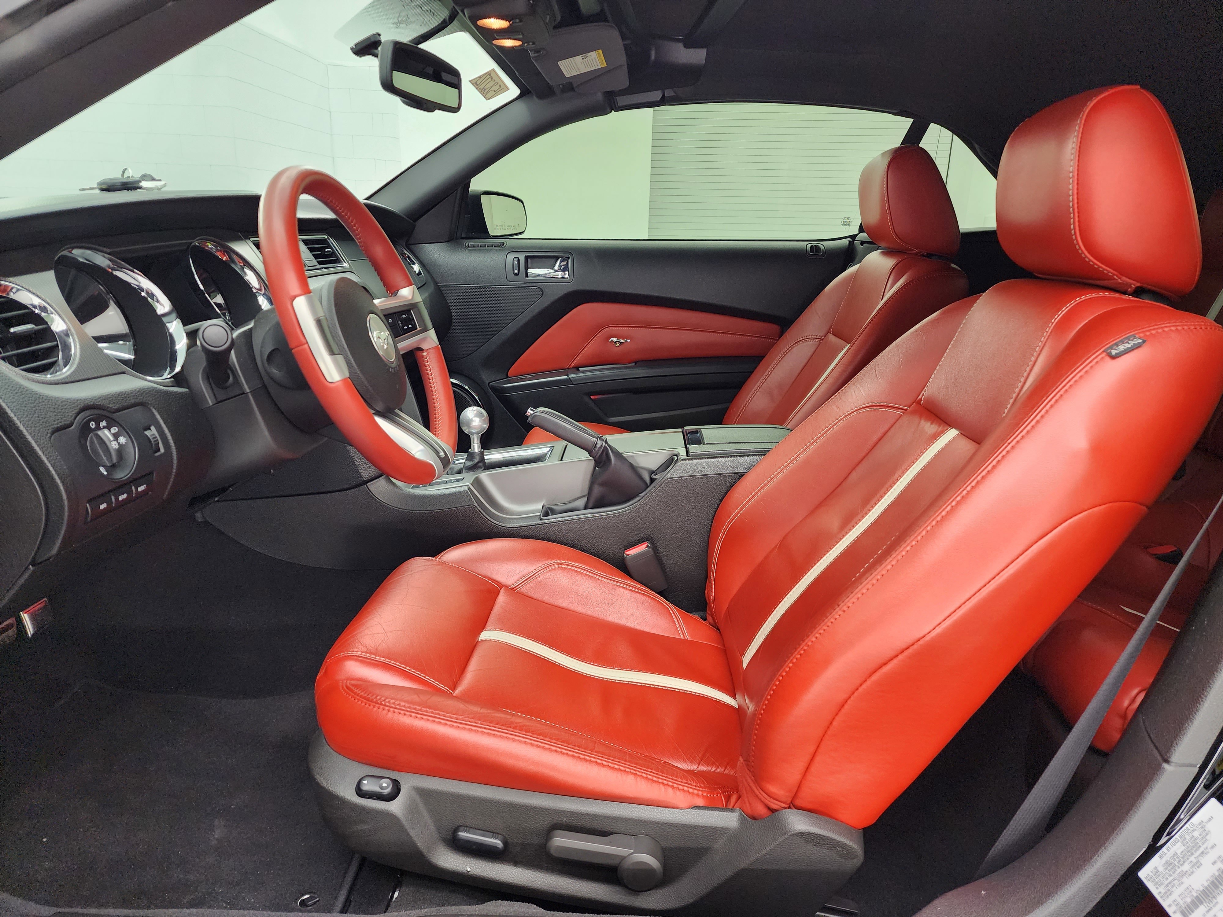 Used 2010 Ford Mustang GT Premium image 8