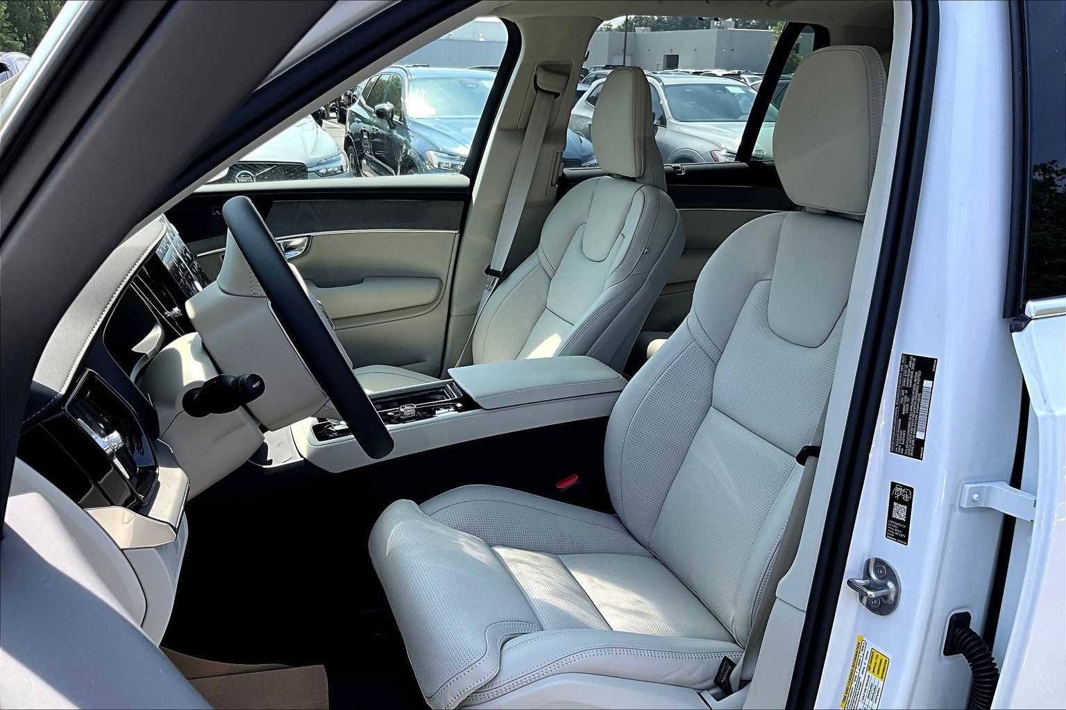 New 2026 Volvo XC90 B6 Ultra w/ Protection Package AWD/4WD image 13
