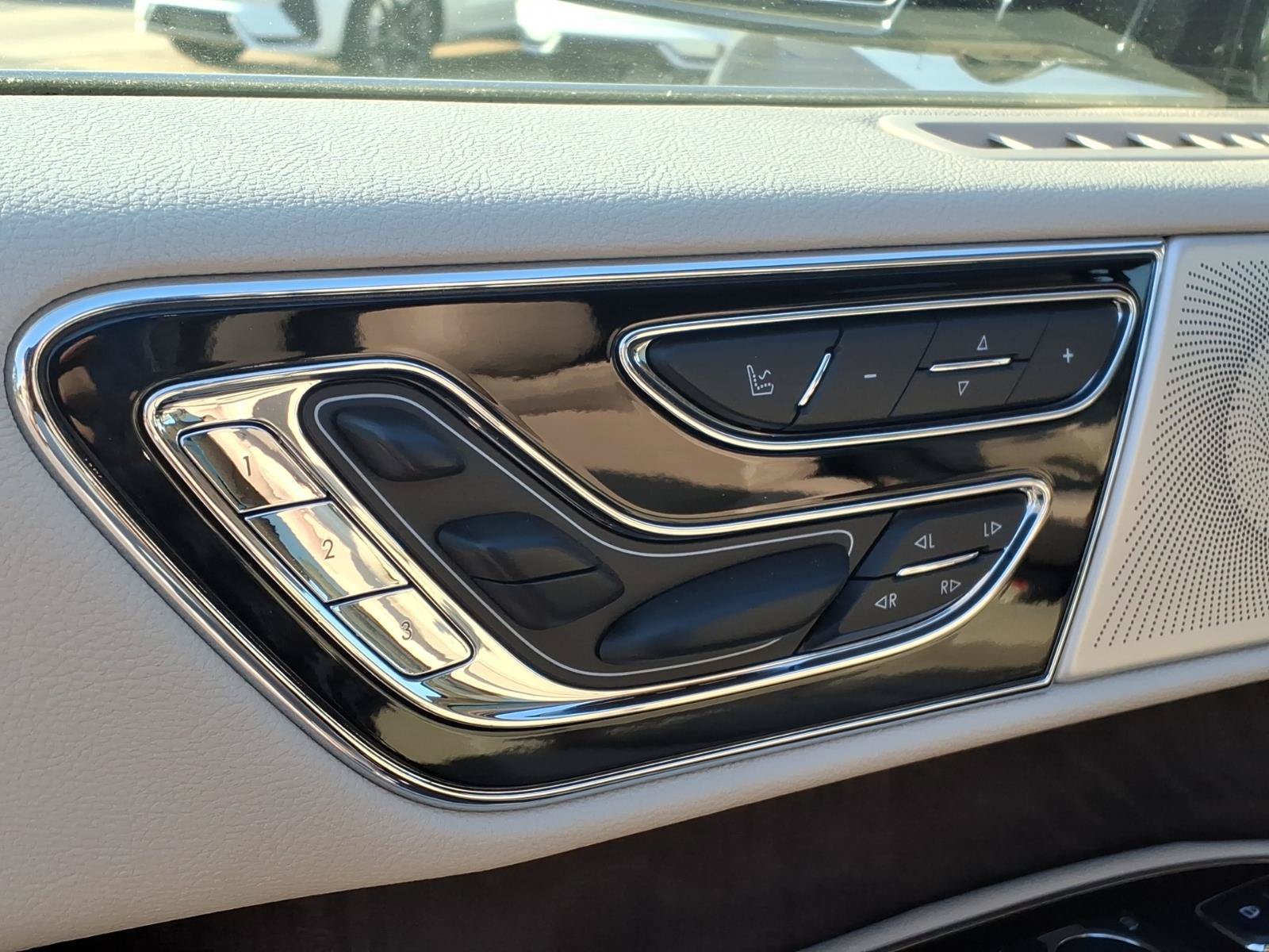 Used 2019 Lincoln Navigator Reserve AWD/4WD image 15