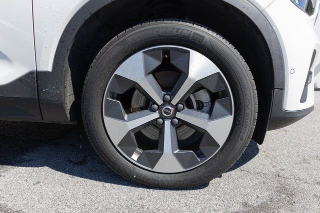 Used 2024 Volvo XC40 B5 Plus image 10