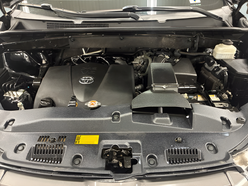 Used 2019 Toyota Highlander XLE AWD/4WD image 25