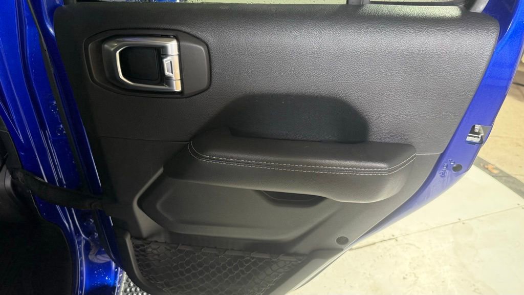 Used 2018 Jeep Wrangler Unlimited Sahara image 15