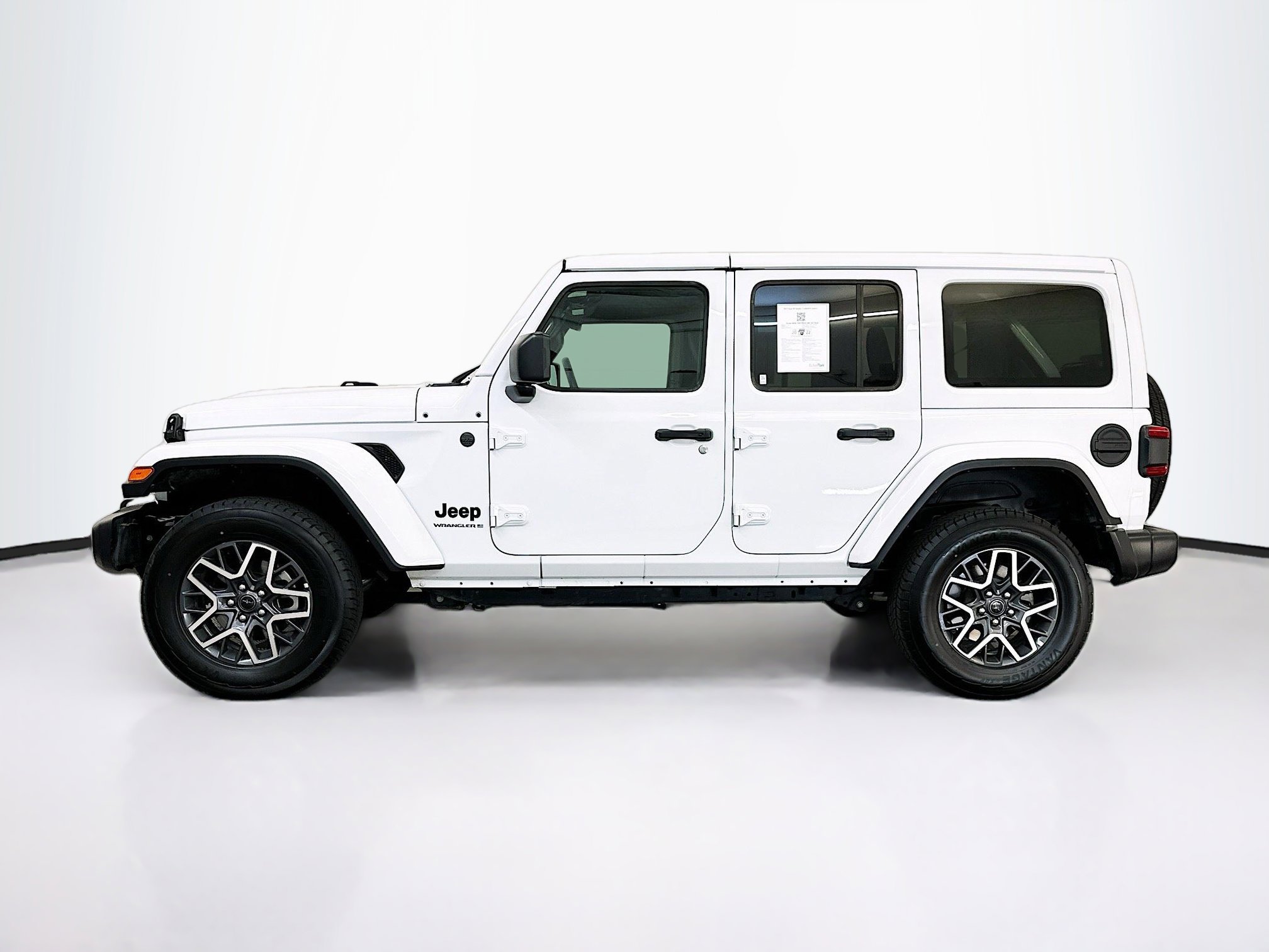 Used 2025 Jeep Wrangler Unlimited Sahara AWD/4WD image 4