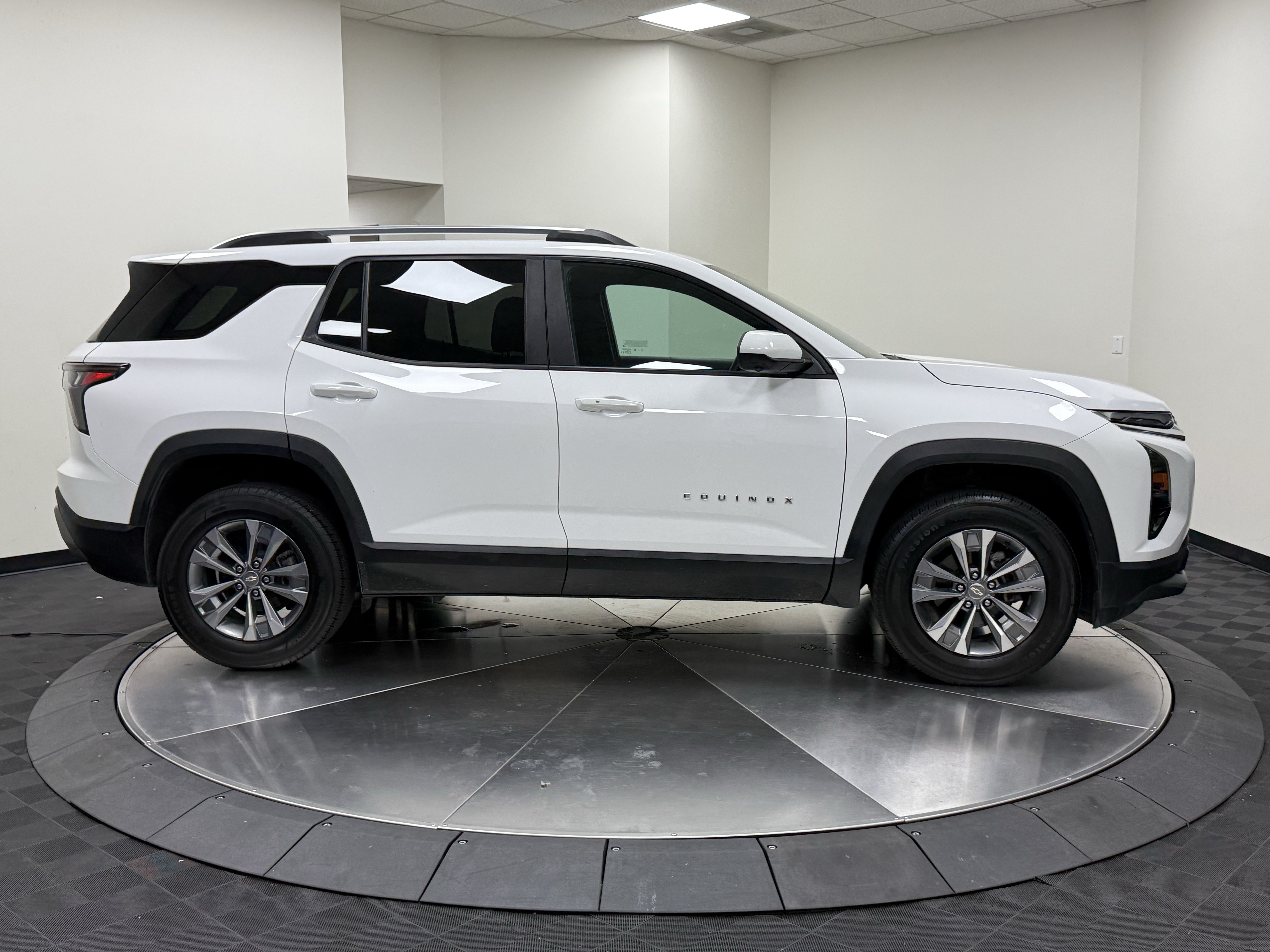 Used 2025 Chevrolet Equinox LT w/ Convenience Package II FWD image 8