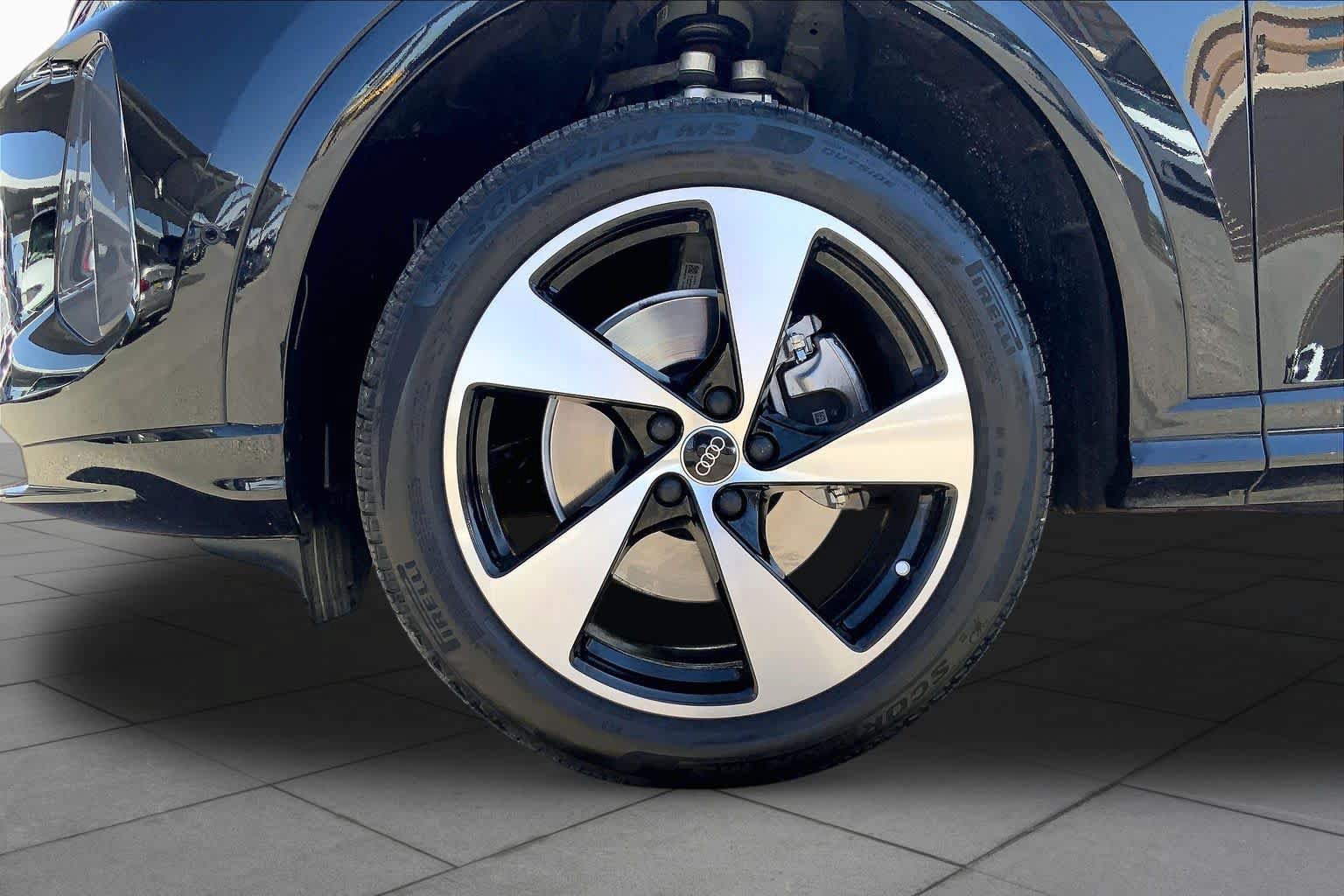Certified 2025 Audi Q5 Premium Plus w/ Premium Plus AWD/4WD image 11