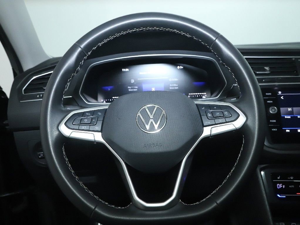 Used 2024 Volkswagen Tiguan SE image 22