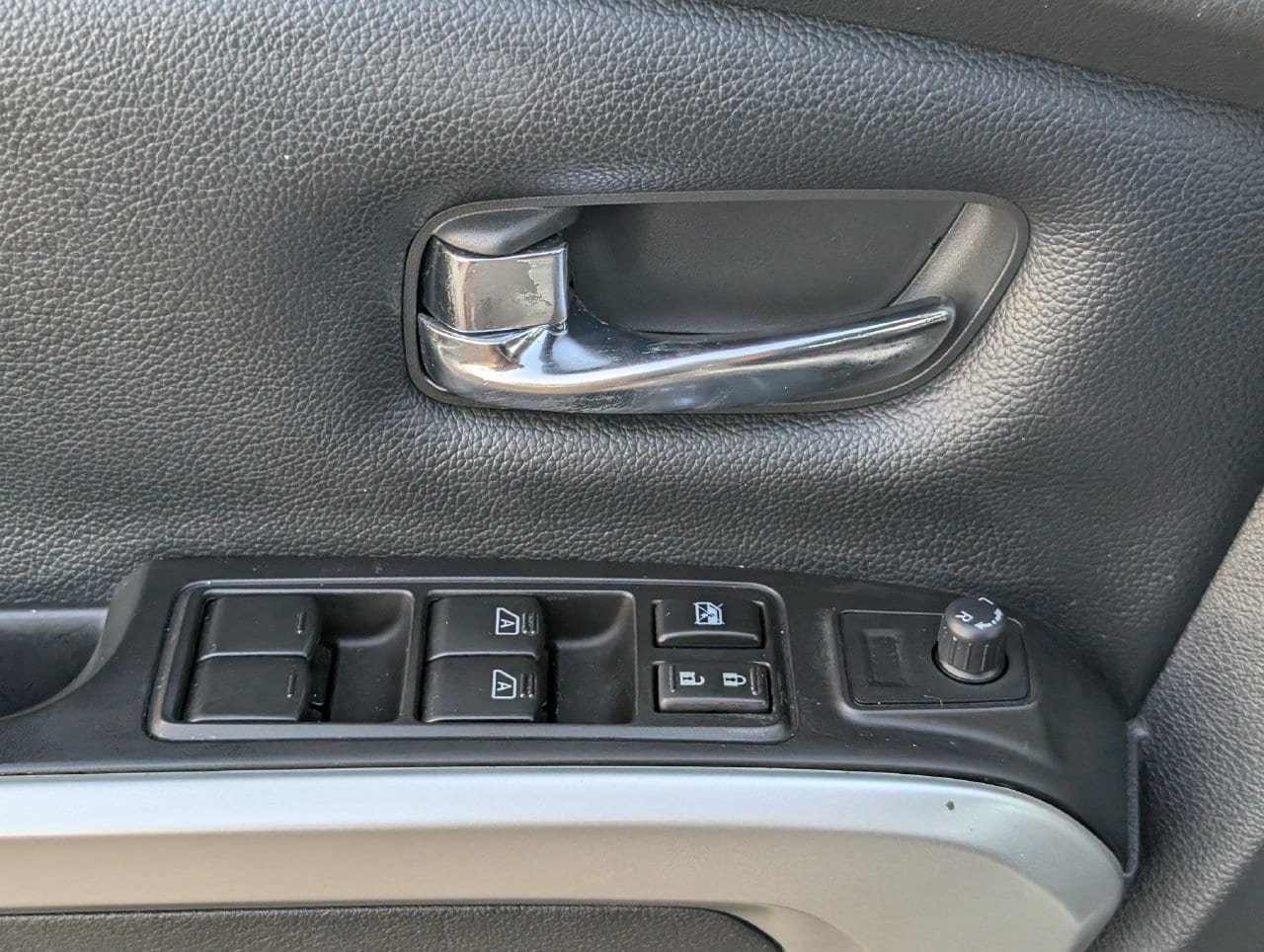 Used 2018 Nissan Titan SV w/ SV Convenience Package RWD image 26