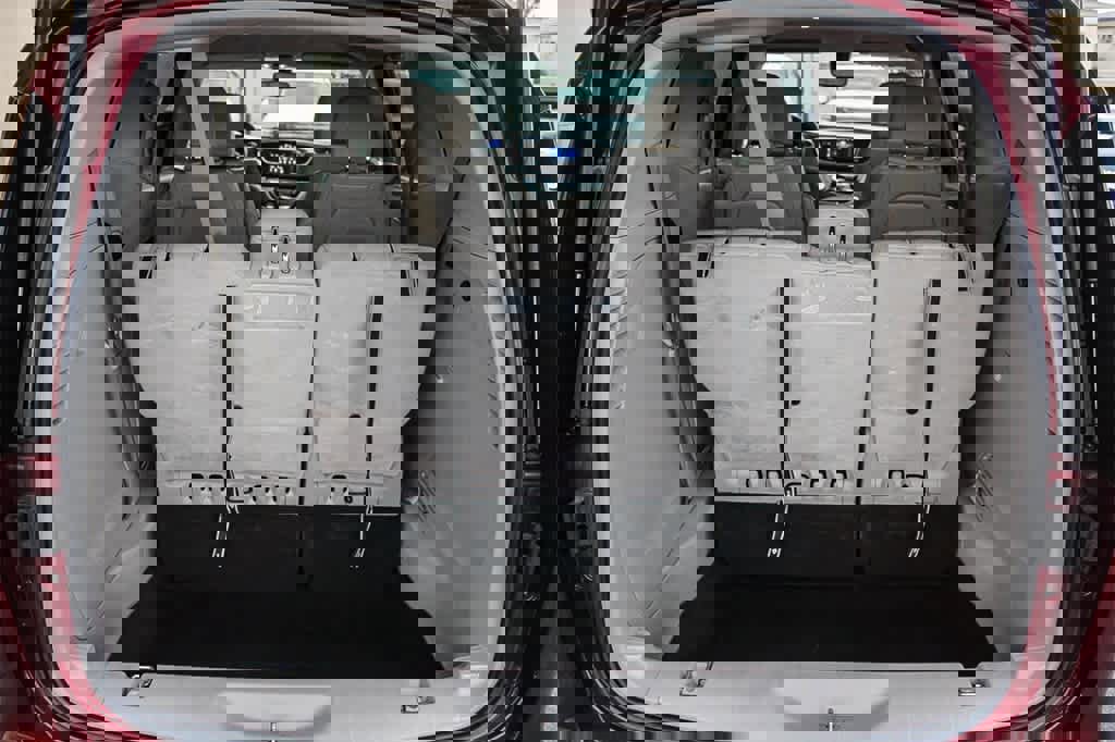 Used 2021 Chrysler Voyager Lxi image 36