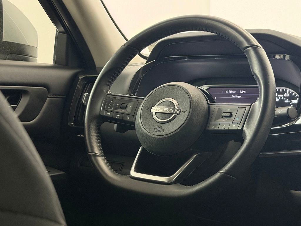Used 2023 Nissan Pathfinder SV image 11