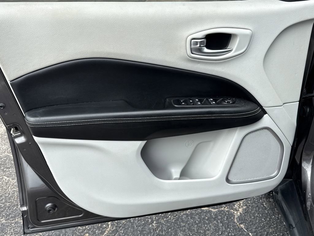 Used 2020 Jeep Compass Latitude image 11