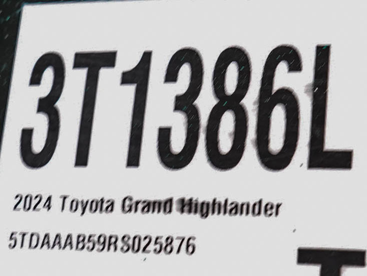 Used 2024 Toyota Grand Highlander AWD image 32
