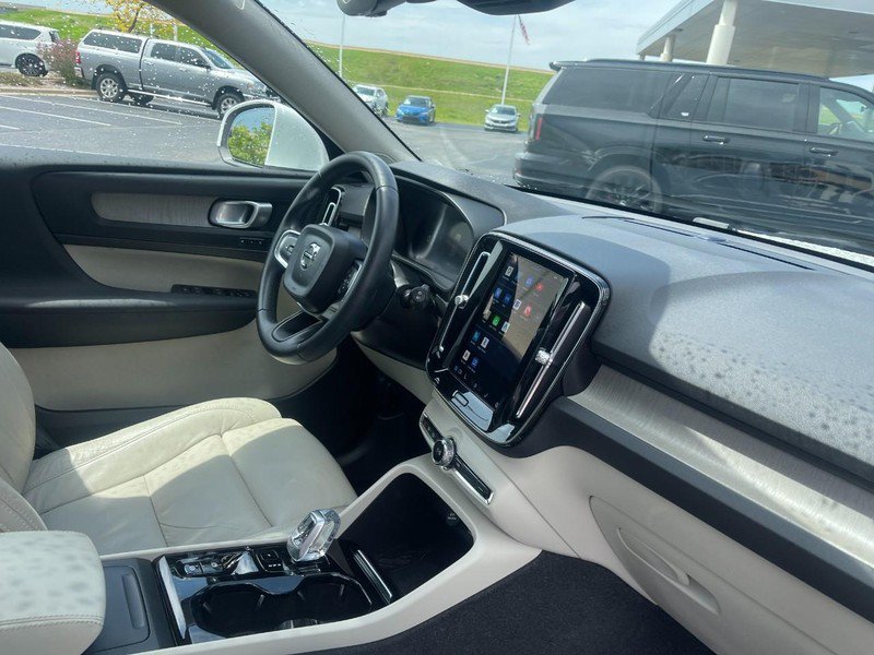 Used 2023 Volvo XC40 B5 Plus AWD/4WD image 10