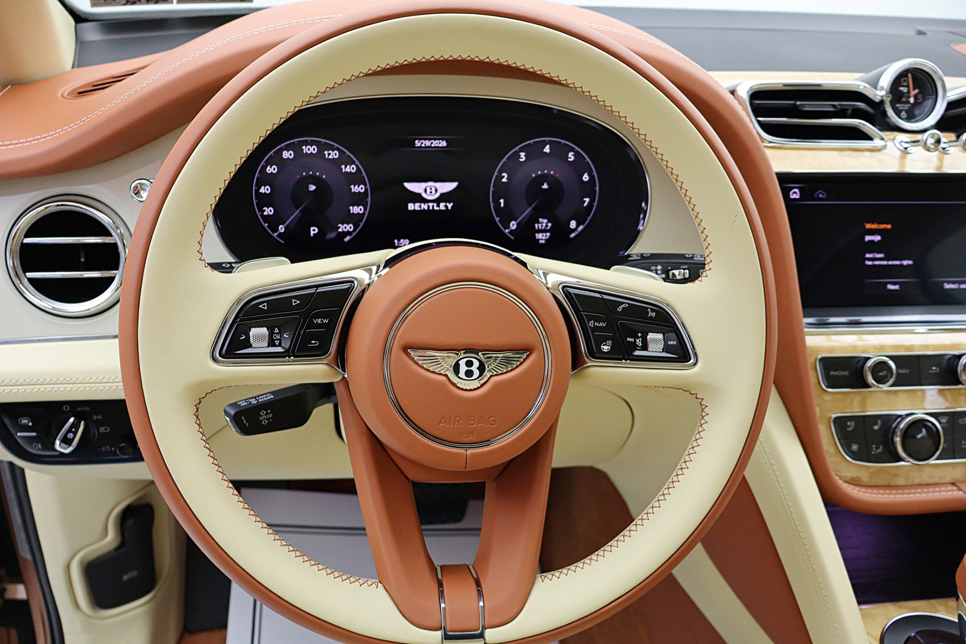 Certified 2023 Bentley Bentayga AWD/4WD image 33