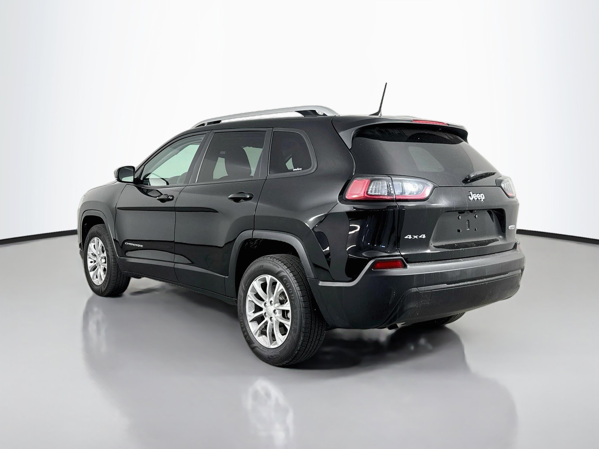 Used 2021 Jeep Cherokee Latitude AWD/4WD image 5