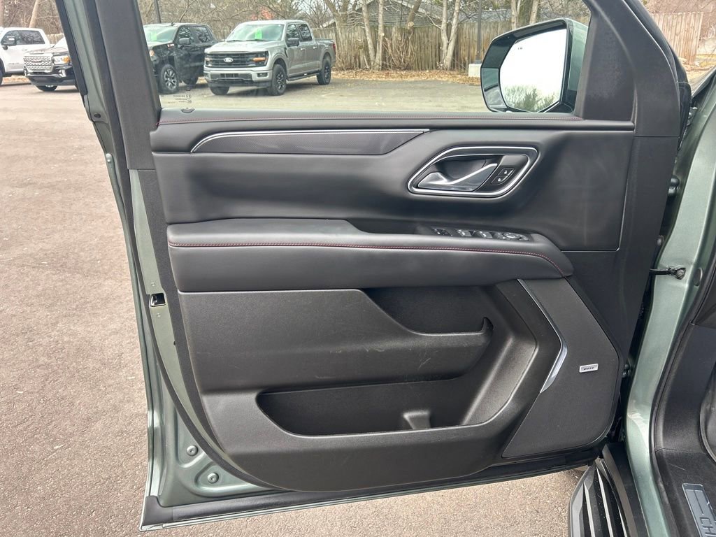 Used 2024 Chevrolet Suburban RST w/ Luxury Package image 18