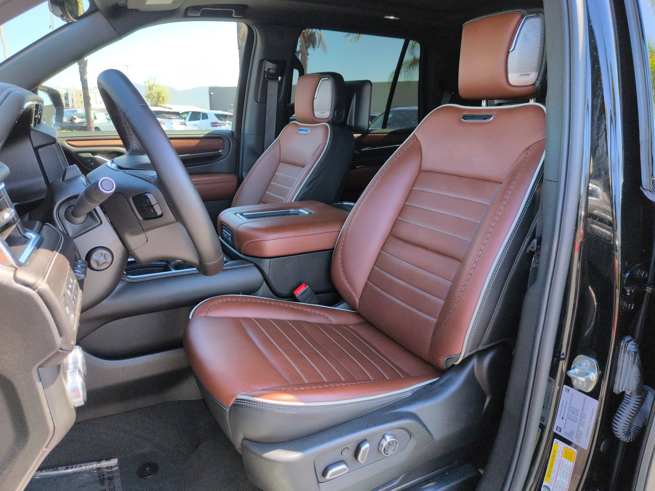Used 2024 GMC Yukon Denali Ultimate AWD/4WD image 15