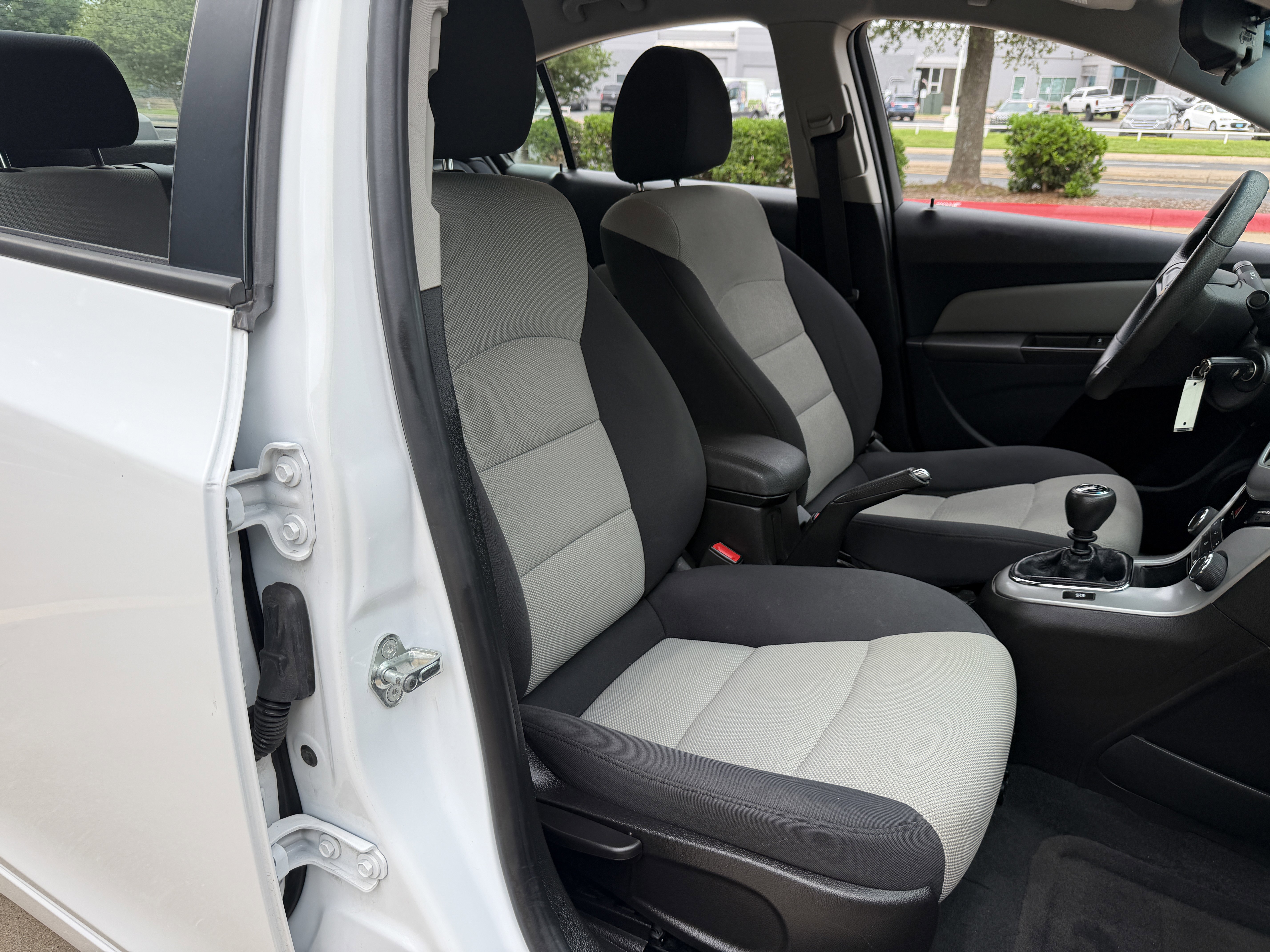 Used 2016 Chevrolet Cruze LS FWD image 11