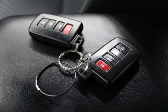 Used 2015 Toyota Camry LE FWD image 13