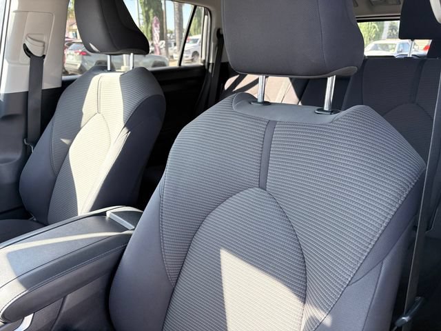 Used 2021 Toyota Highlander LE FWD image 13
