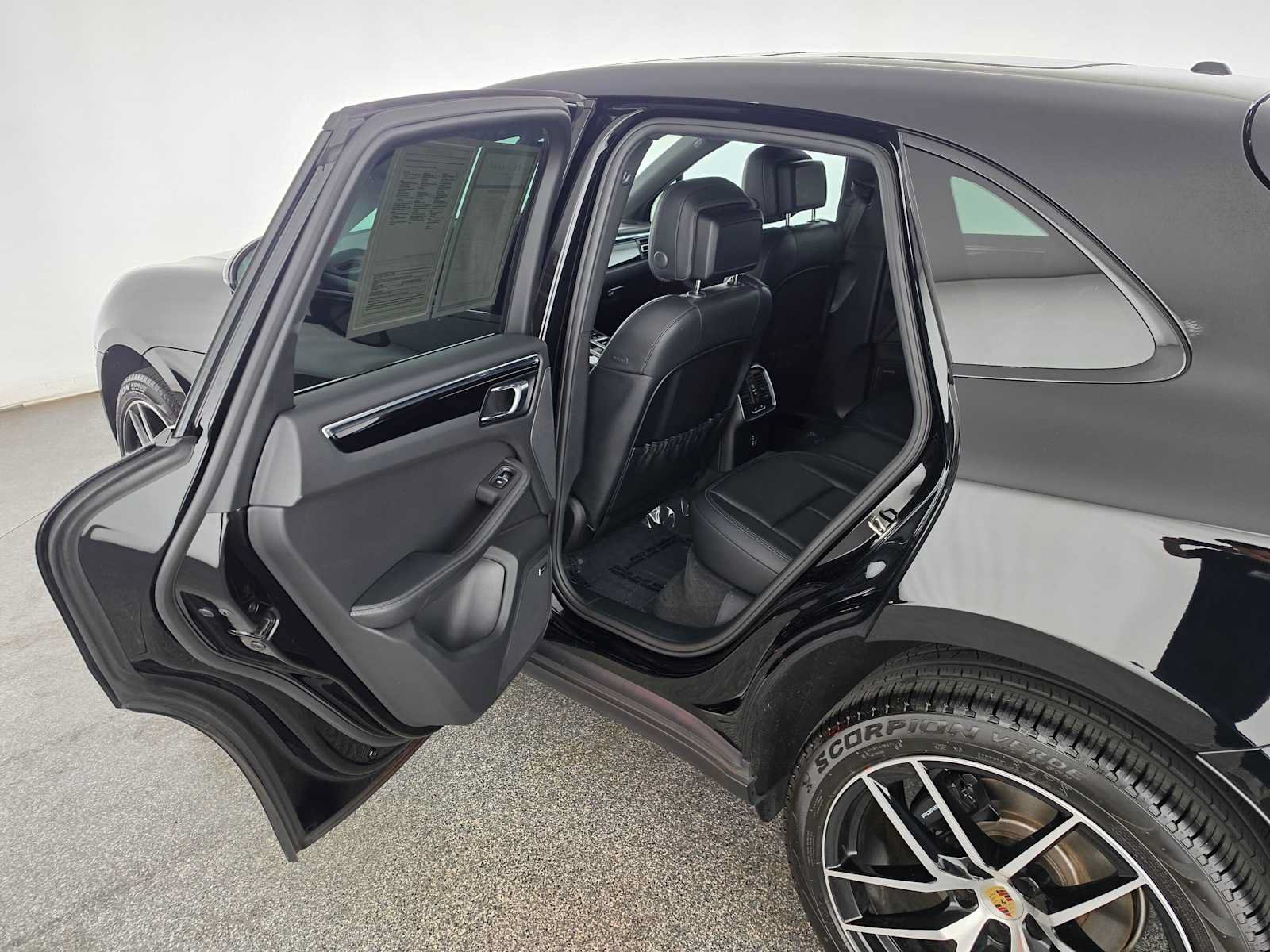 Used 2024 Porsche Macan AWD/4WD image 15