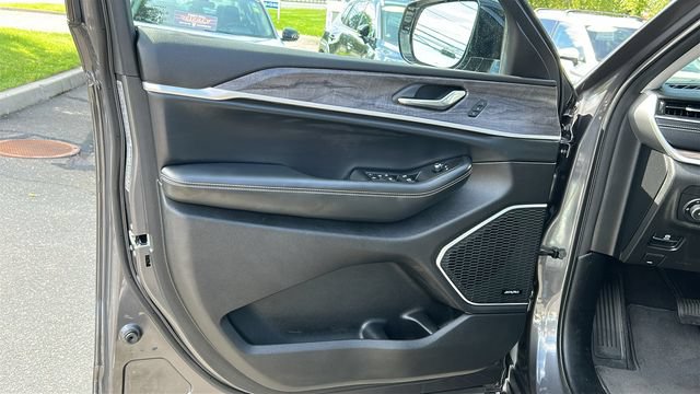 Used 2021 Jeep Grand Cherokee L Limited AWD/4WD image 9