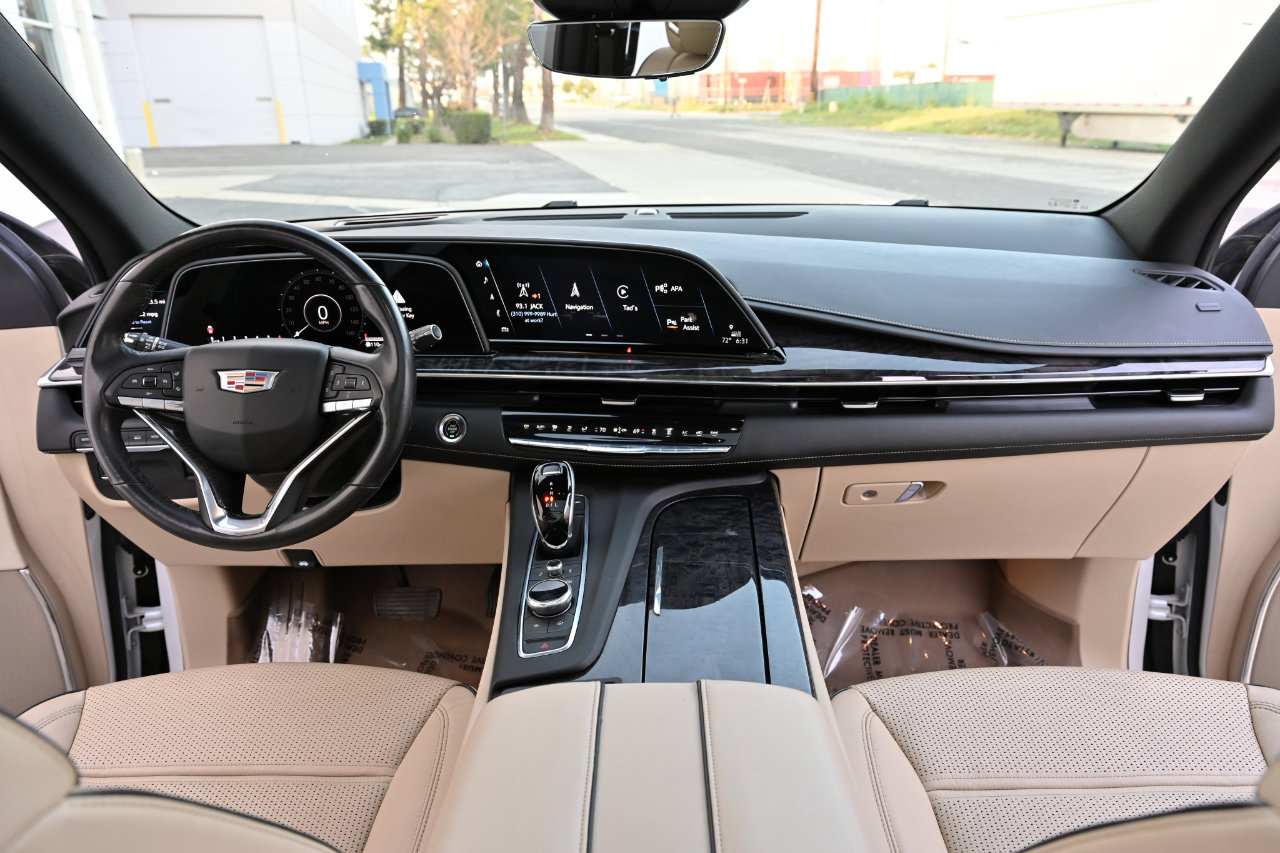 Used 2021 Cadillac Escalade Premium Luxury image 12