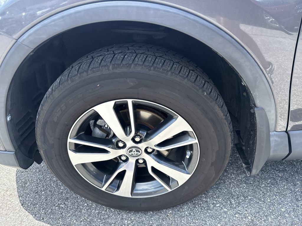 Used 2017 Toyota RAV4 XLE FWD image 11