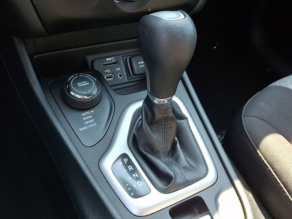 Used 2014 Jeep Cherokee Sport AWD/4WD image 16