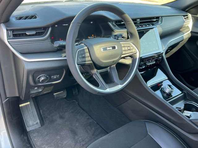 Used 2024 Jeep Grand Cherokee Altitude image 17