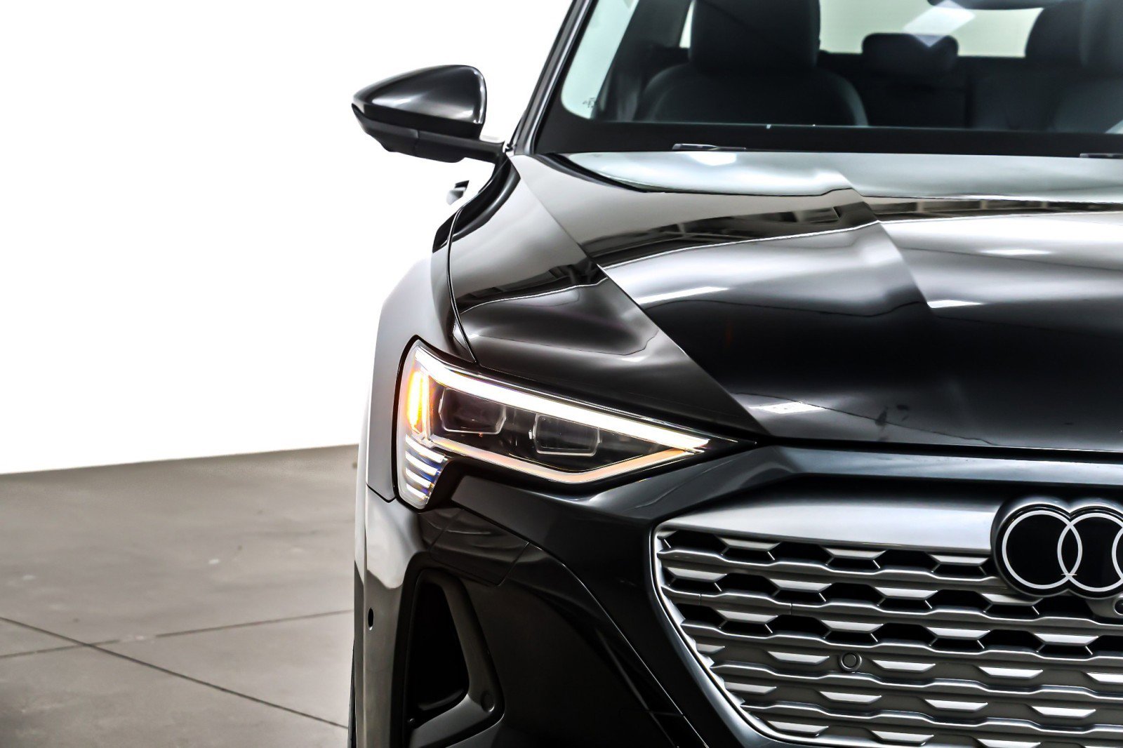 Used 2024 Audi Q8 e-tron Premium Plus image 15