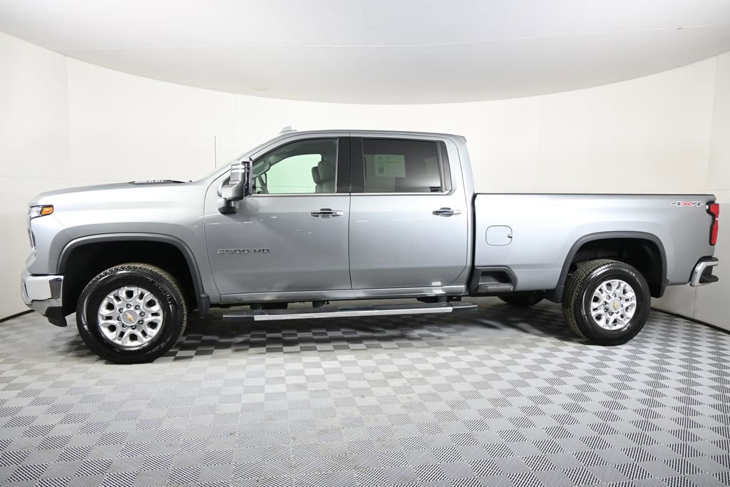 Used 2024 Chevrolet Silverado 3500 LTZ AWD/4WD image 2