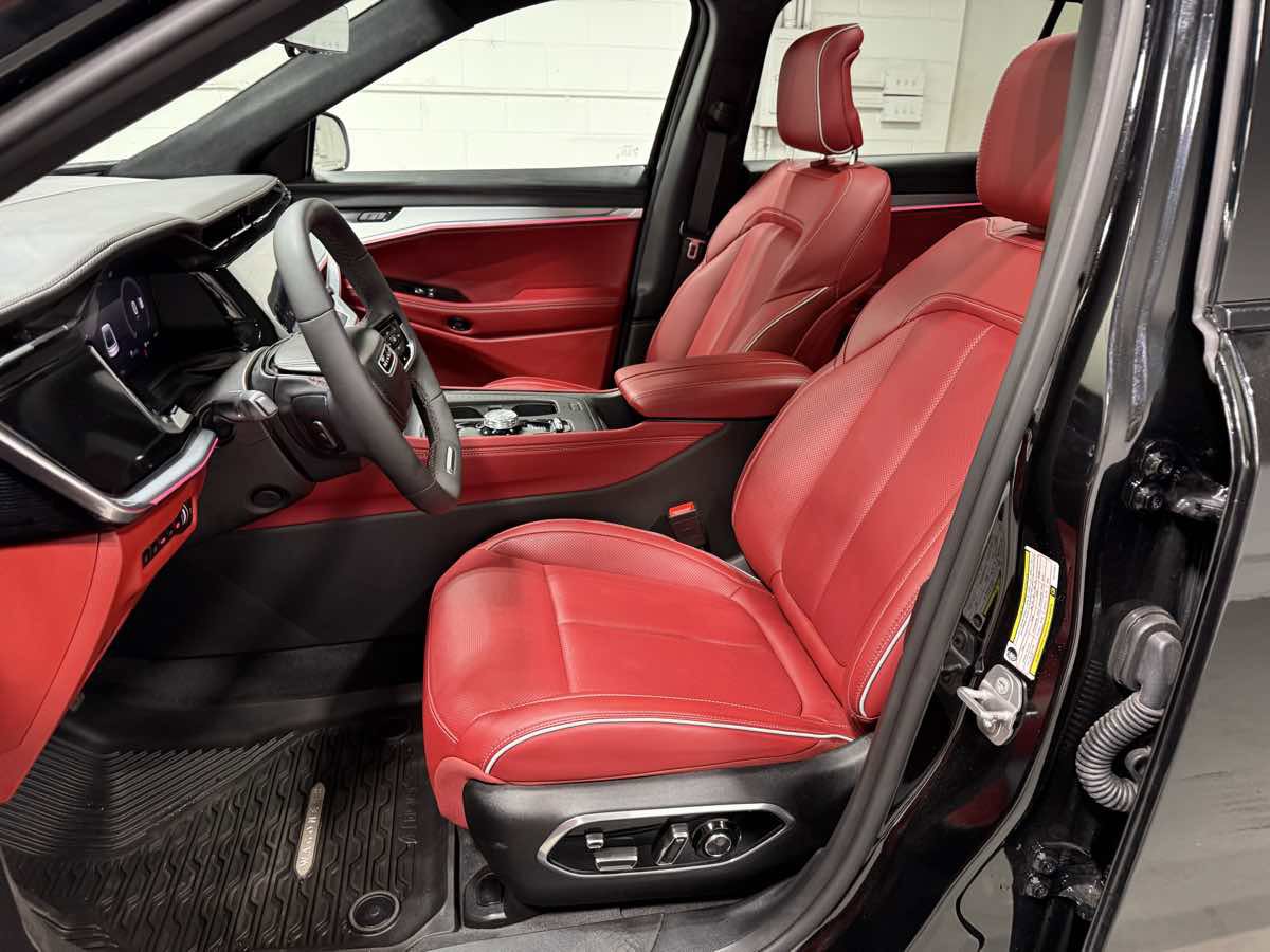 Used 2024 Jeep Wagoneer Launch Edition image 16