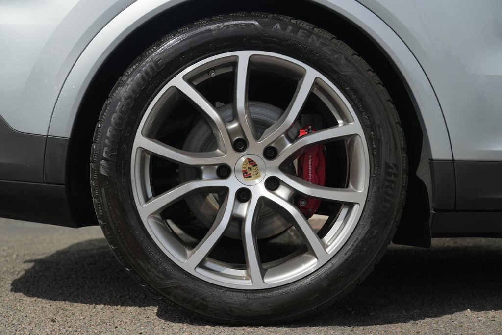 Used 2024 Porsche Cayenne S w/ Sport Chrono Package AWD/4WD image 11