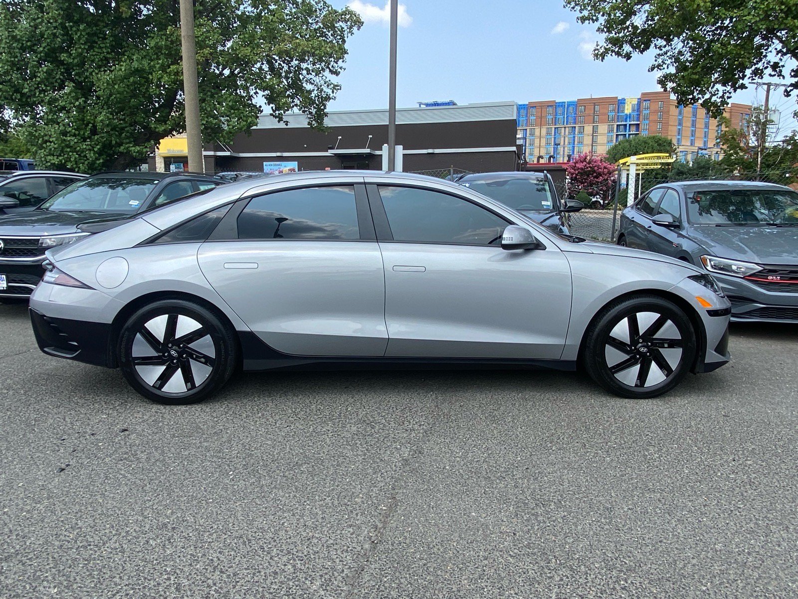 Used 2024 Hyundai Ioniq 6 SE AWD/4WD image 2