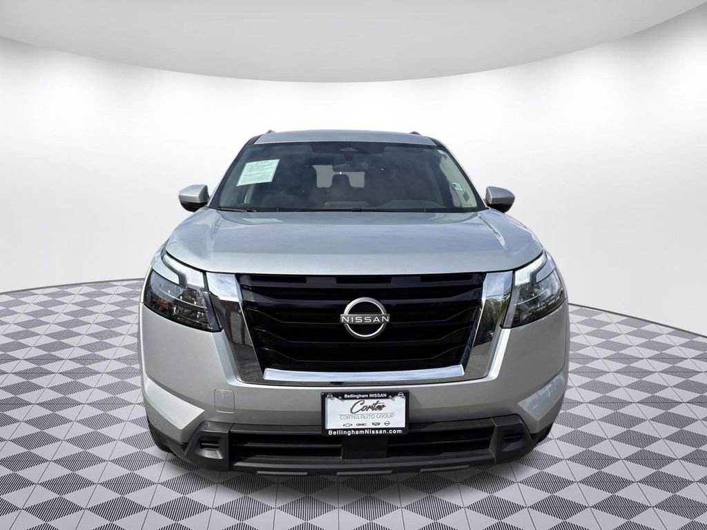Used 2025 Nissan Pathfinder SV AWD/4WD image 2