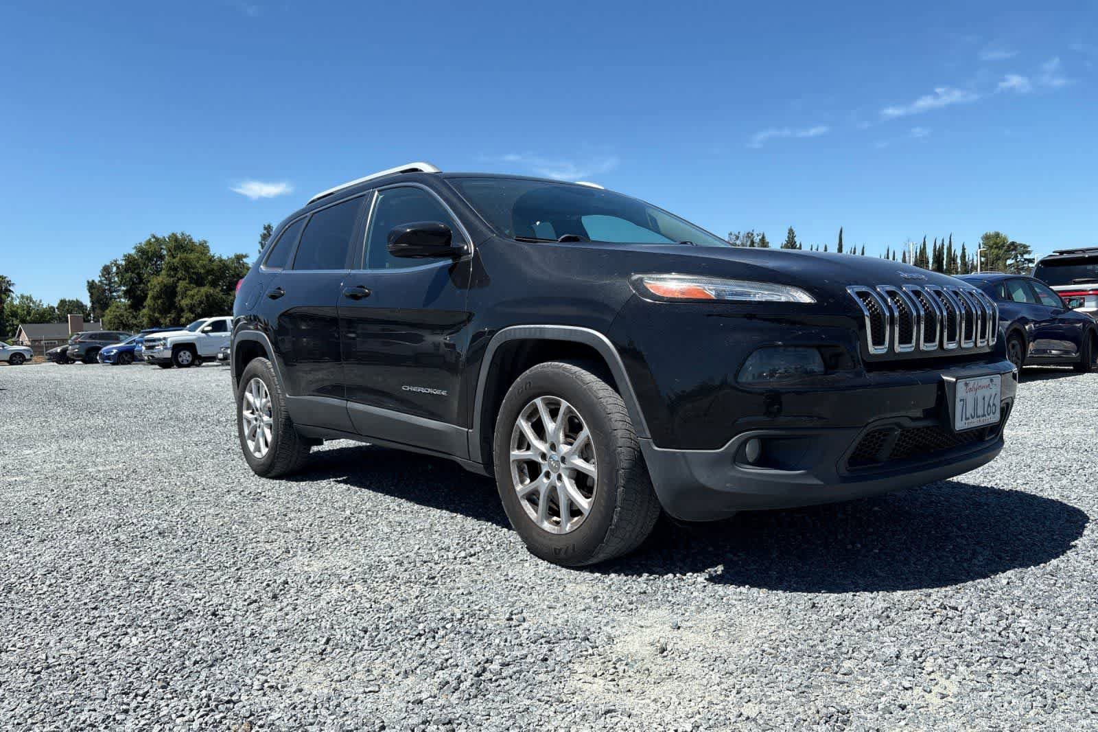 Used 2015 Jeep Cherokee Latitude AWD/4WD image 10