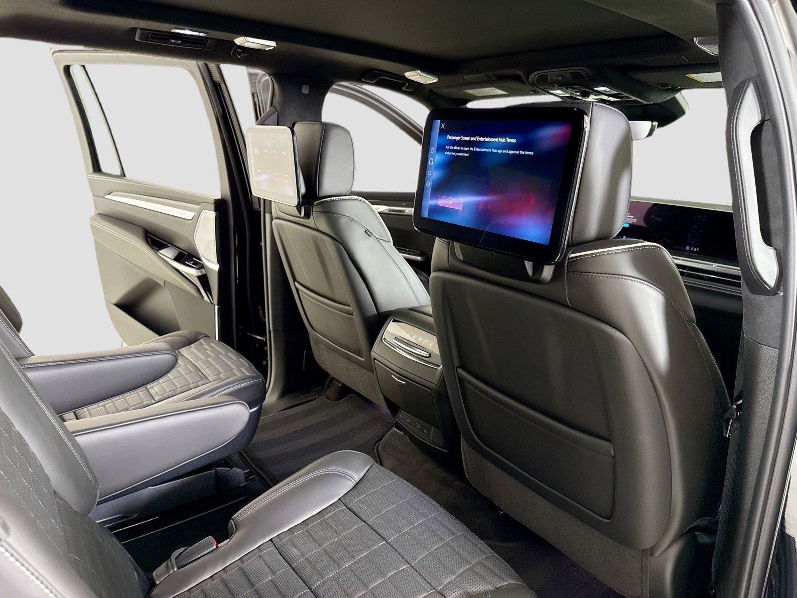 Used 2025 Cadillac Escalade ESV V w/ LPO, ONYX Package AWD/4WD image 33