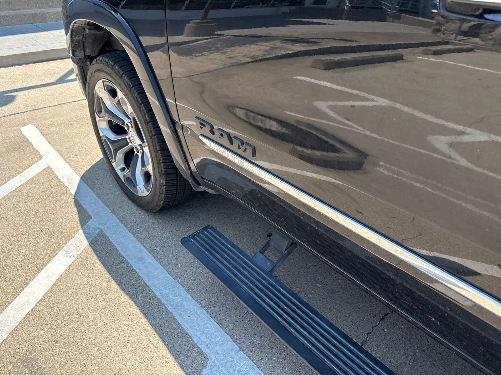 Used 2019 RAM 1500 Limited w/ Advanced Safety Group RWD image 15