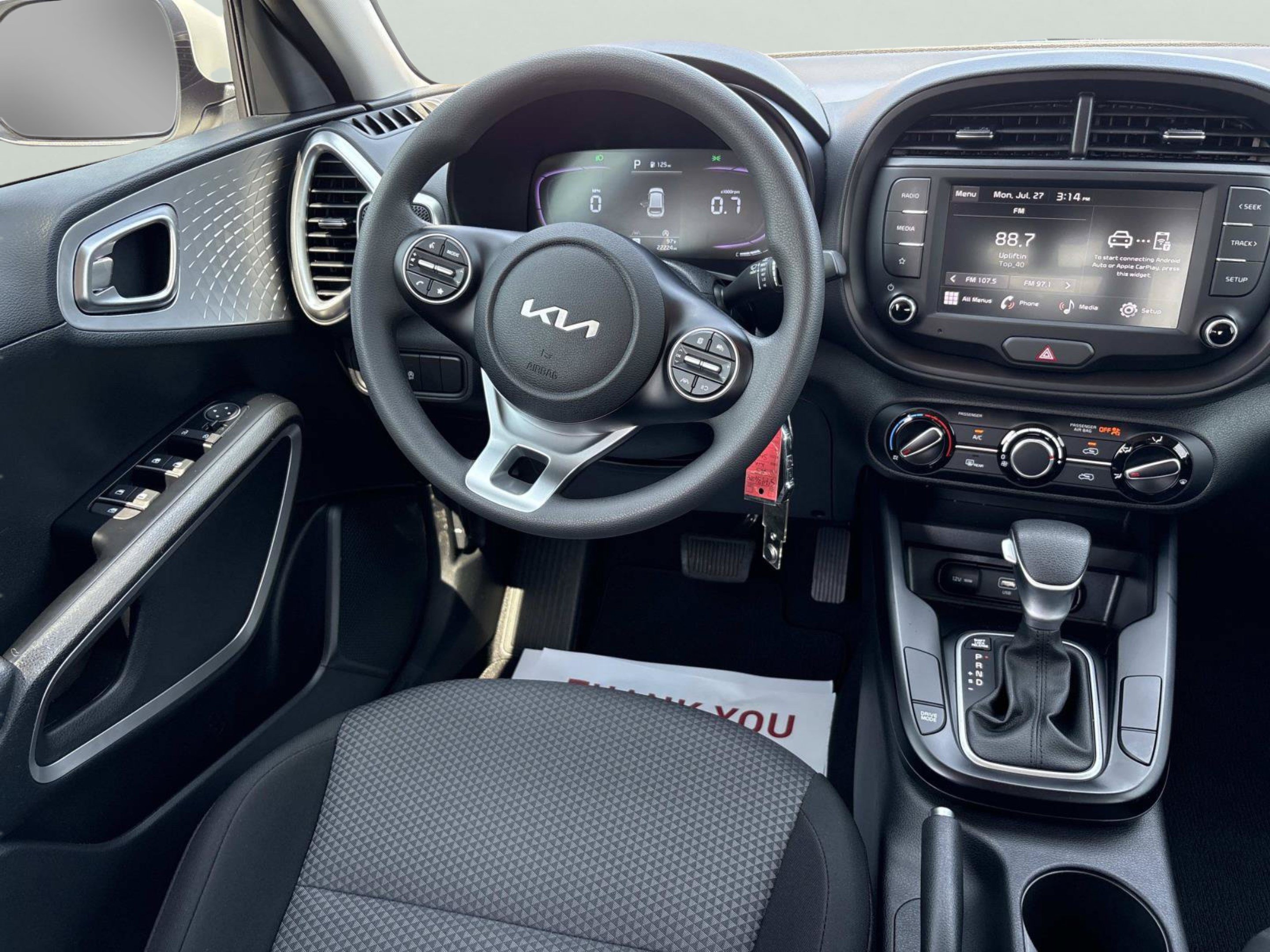 Used 2025 Kia Soul LX w/ LX Technology Package FWD image 13