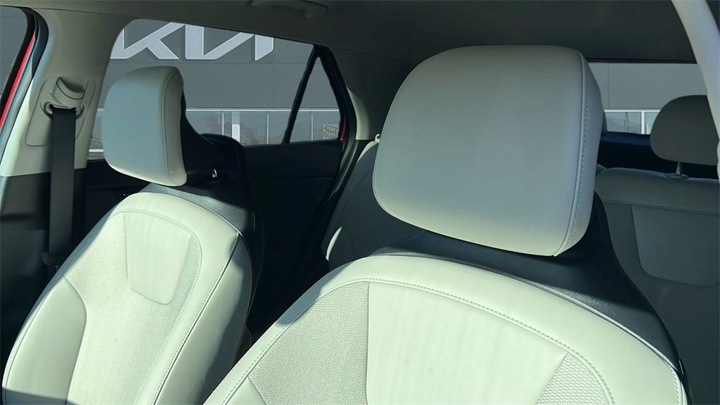 New 2025 Kia Niro EX image 11