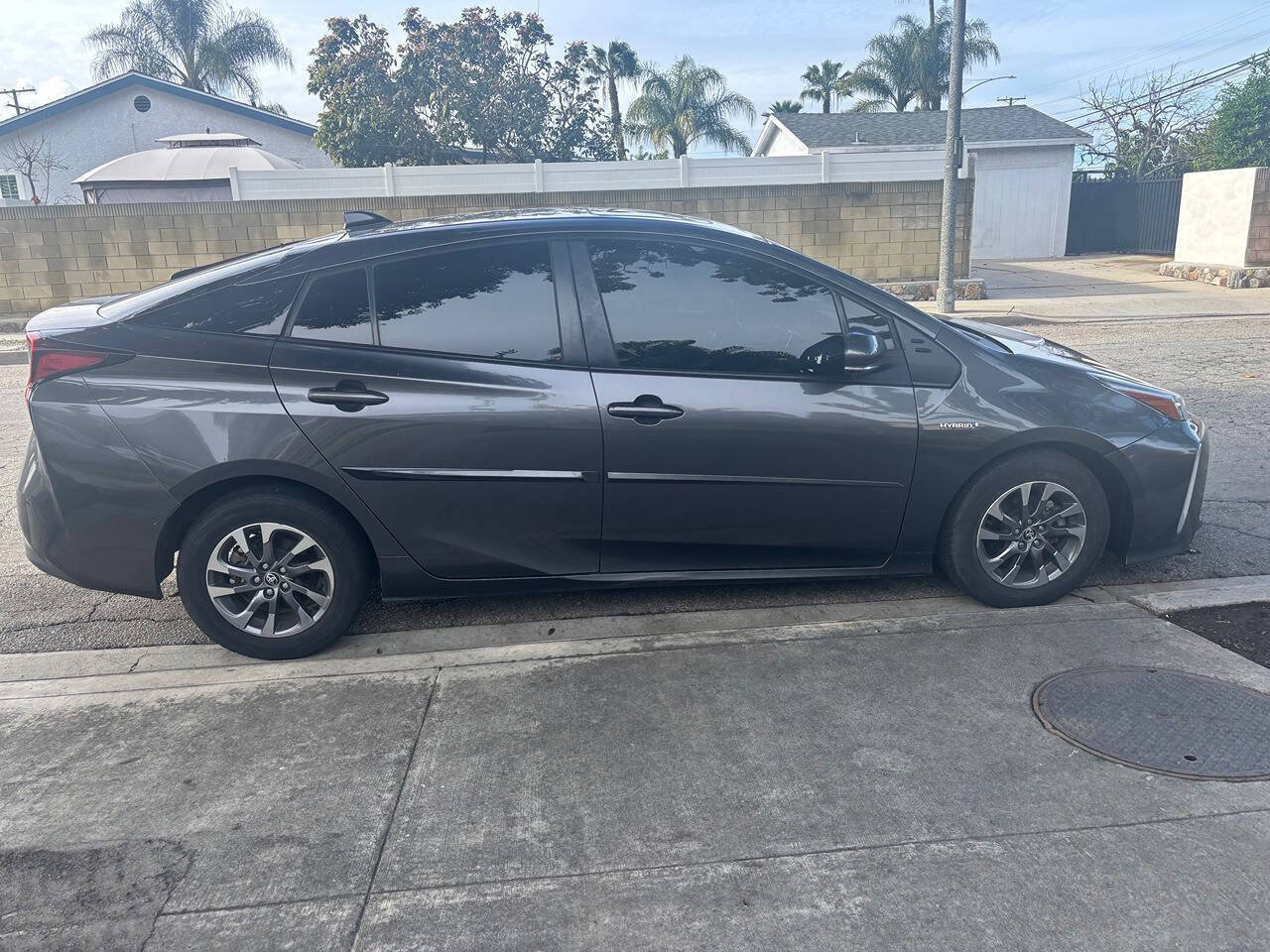 Used 2022 Toyota Prius XLE w/ Advanced Technology Package FWD image 4