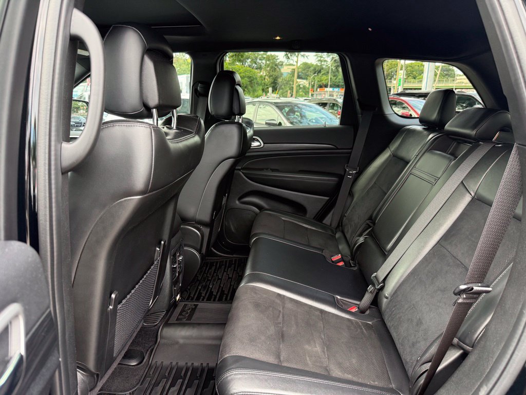 Used 2022 Jeep Grand Cherokee Laredo X AWD/4WD image 24