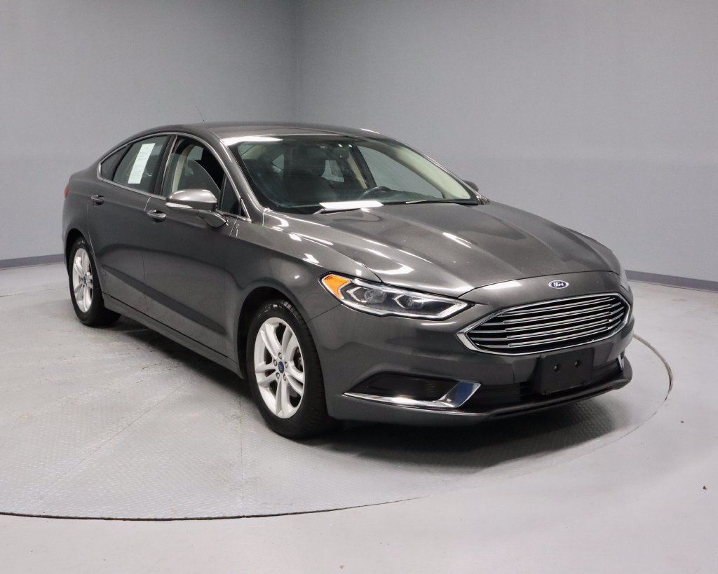 Used 2018 Ford Fusion SE FWD image 1