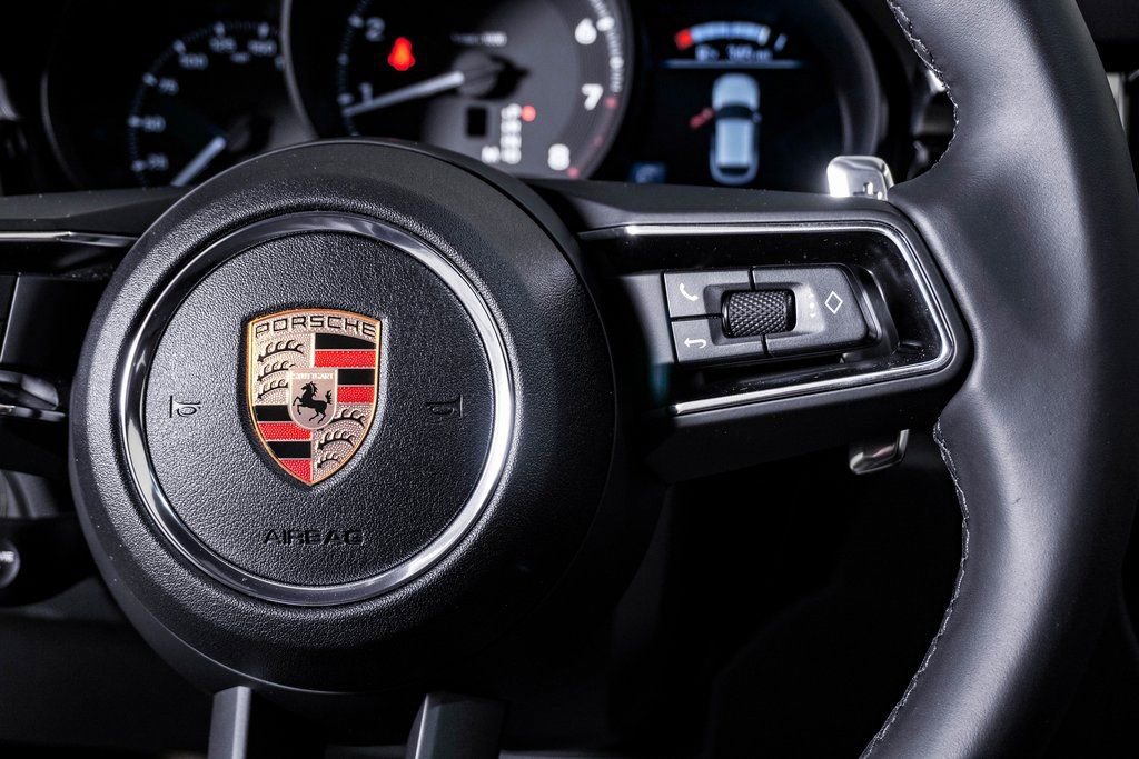 Certified 2025 Porsche Macan image 19