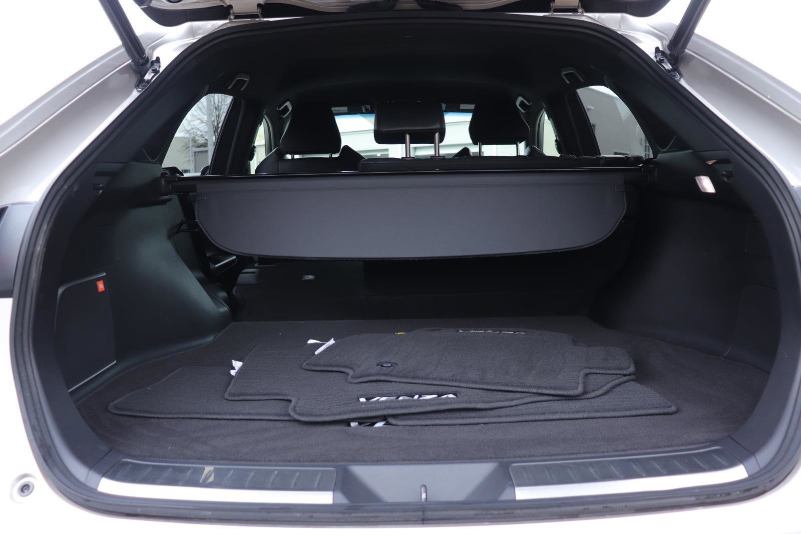 Used 2021 Toyota Venza Limited image 15