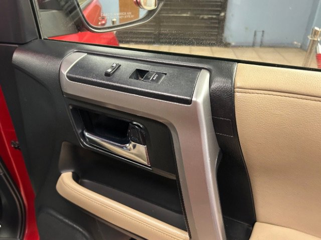 Used 2016 Toyota 4Runner SR5 AWD/4WD image 10