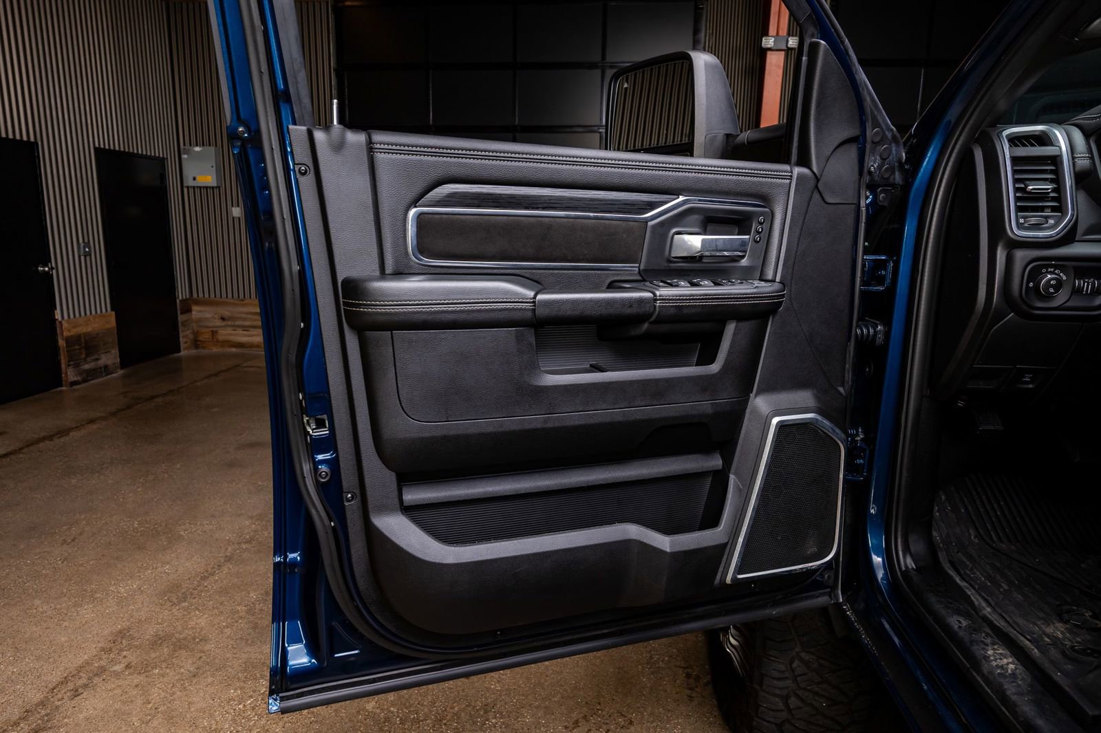 Used 2024 RAM 3500 Laramie w/ Night Edition image 36