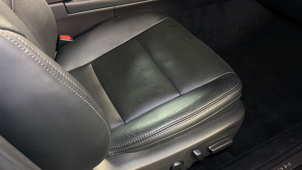 Used 2016 Toyota Avalon Limited image 11